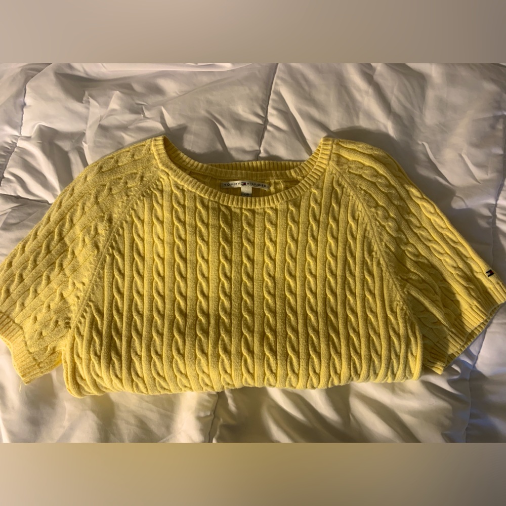 Tommy Hilfiger, size Large, short sleeve sweater. Excellent condition!